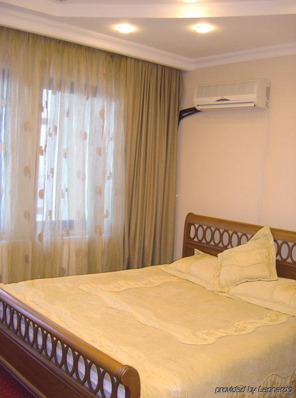 Hotel Pejton Prishtinë Bilik gambar