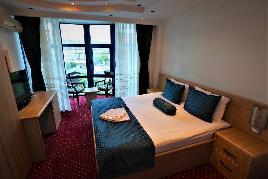 Hotel Pejton Prishtinë Luaran gambar